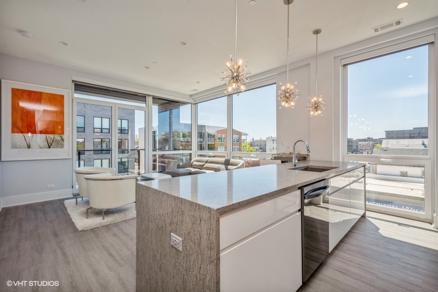 2400 W Wabansia