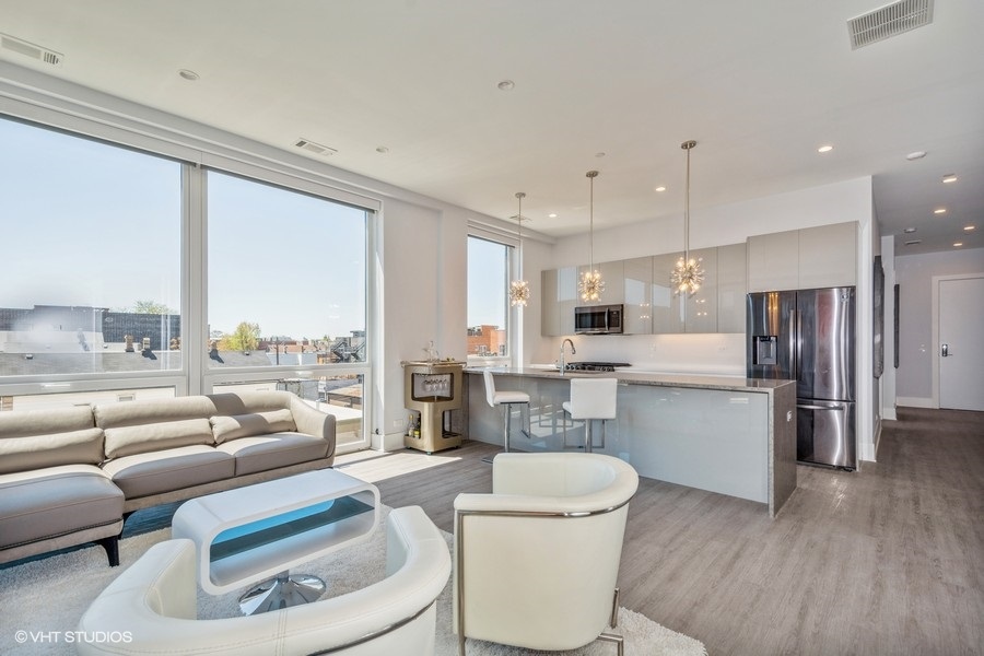 2400 W Wabansia