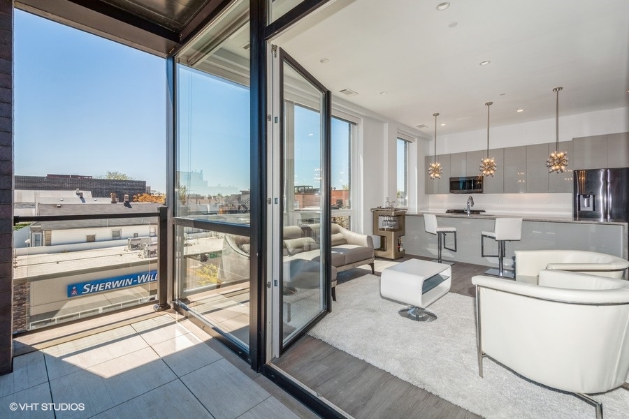 2400 W Wabansia