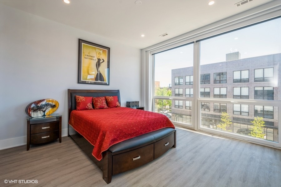 2400 W Wabansia