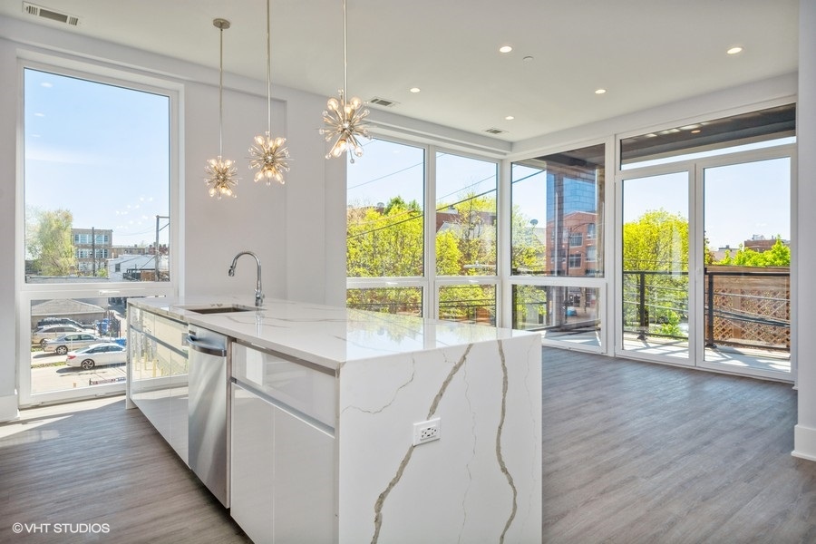 2400 W Wabansia