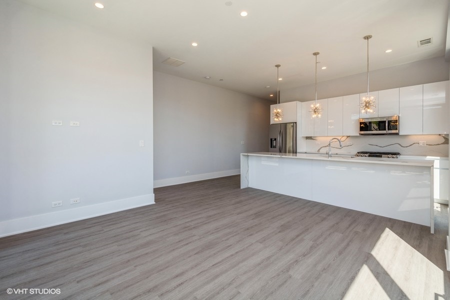 2400 W Wabansia
