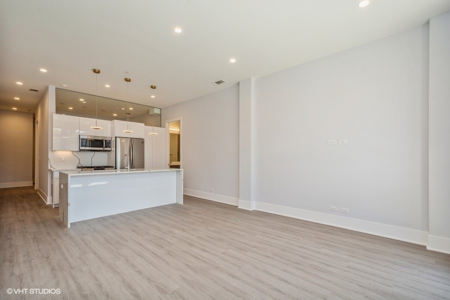 2400 W Wabansia