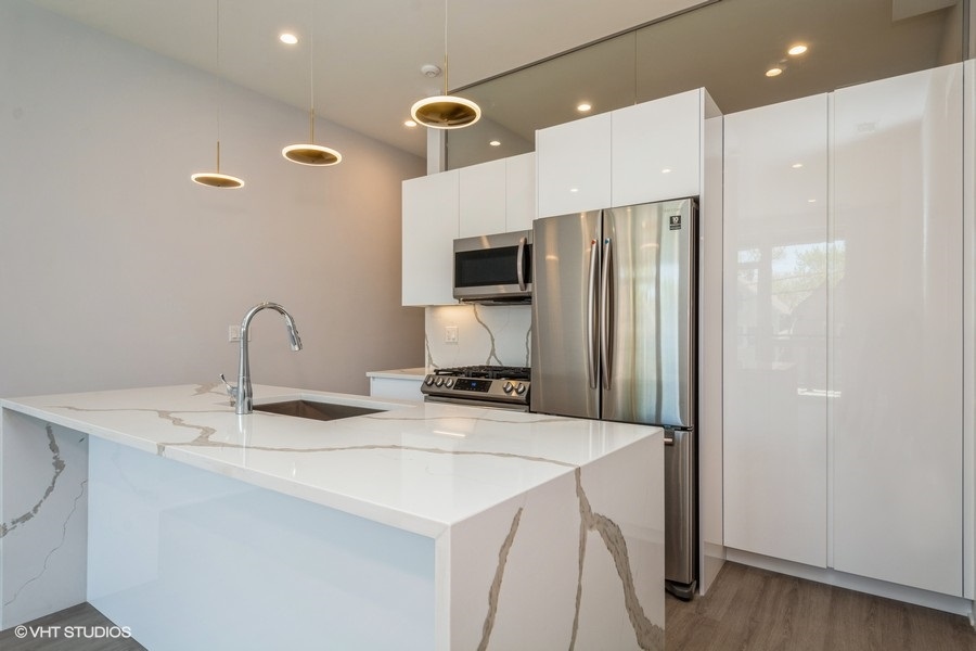 2400 W Wabansia